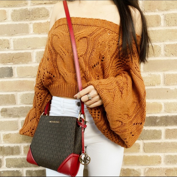 SALE‼️‼️👜💕-Michael Kors Large Crossbody wallet - Picture 4 of 8